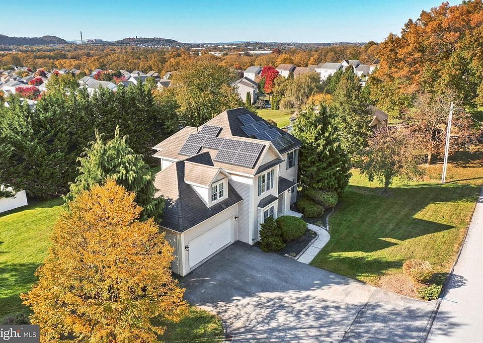 1st image of 80 Oak Dr