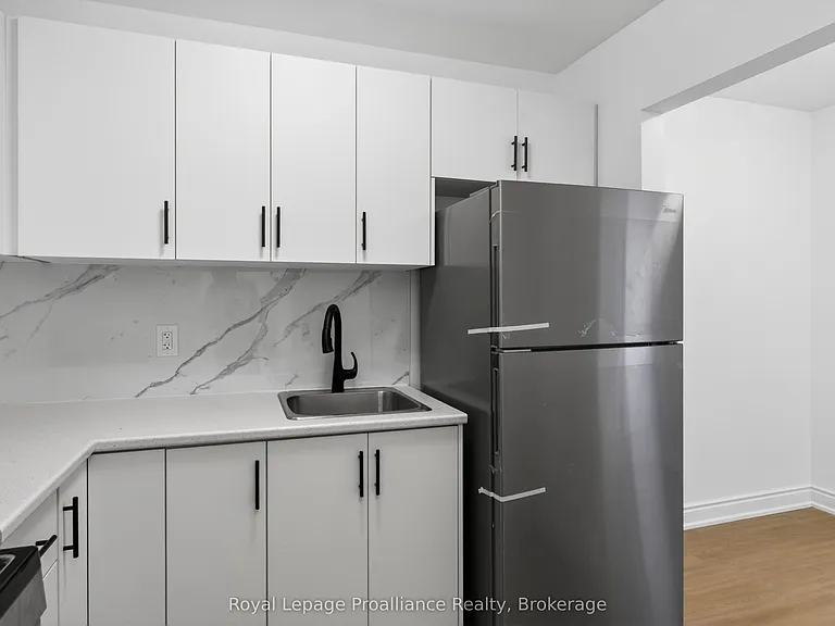 171 Hazlitt St #2 — Photo 6