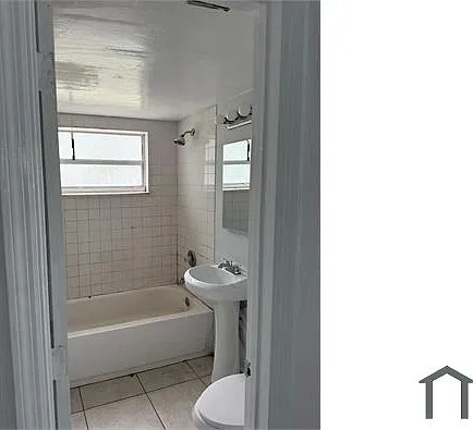 3 bed, 1075 sqft, $2,350 — Photo 3