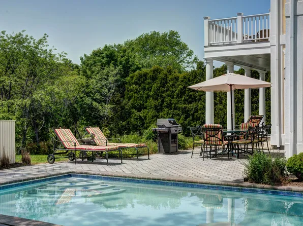 121 Lee Ave, Southampton, NY 11968