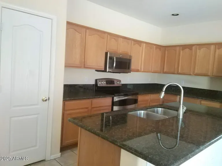 1580 W Saragosa St — Photo 14