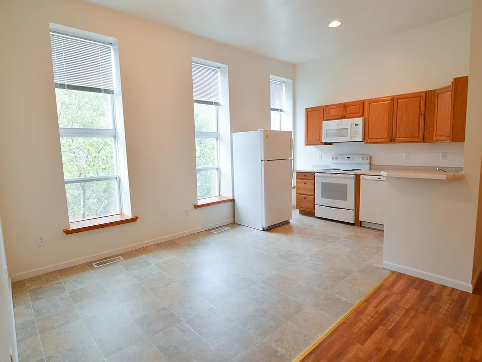 Eat-in Kitchen