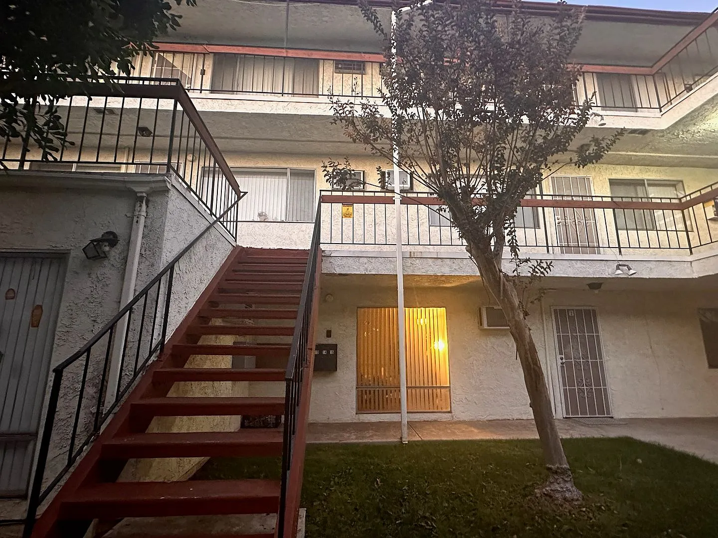 724 Chapel — Photo 1