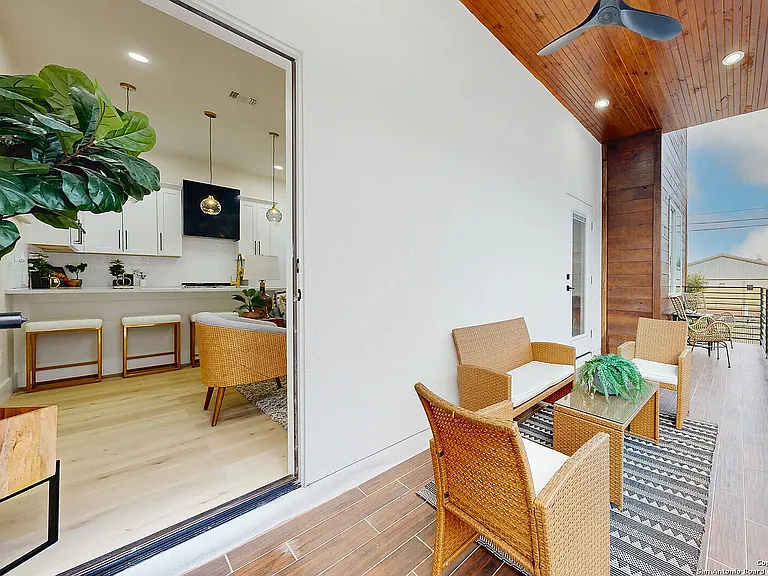 1019 S Hackberry St #201 — Photo 5