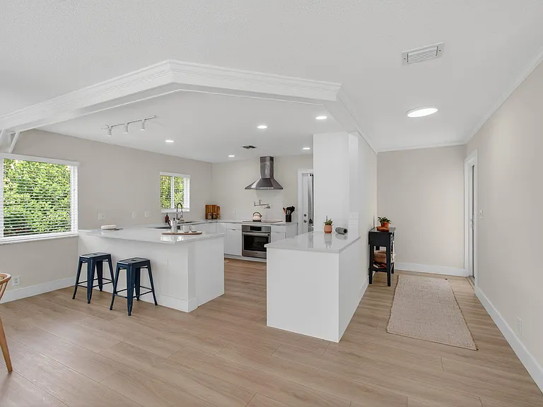 802 Mallard Dr — Photo 9