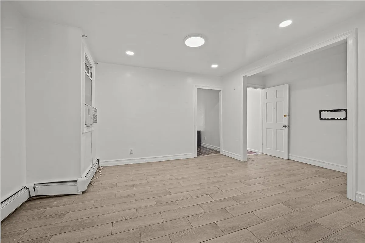 4 bed, 1100 sqft, $3,800 — Photo 2