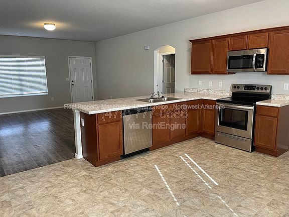 4th image of 2429 Sebright Ave