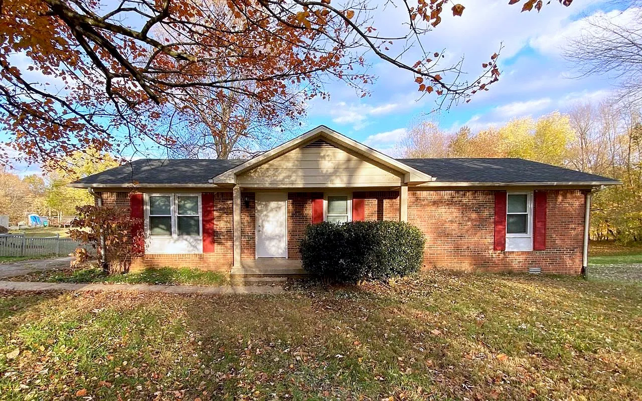 3 bed, 1200 sqft, $1,395 — Photo 1