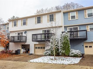 147 Quaker Ridge Dr, Akron, OH 44313