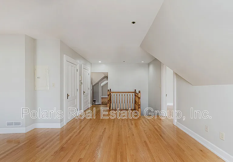 101 E 14th St #3 — Photo 11