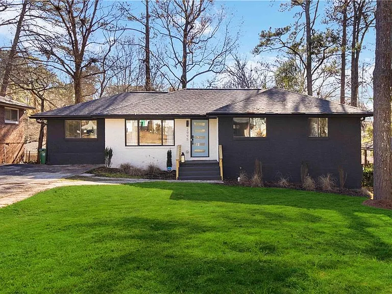 2995 Pasadena Dr — Photo 1