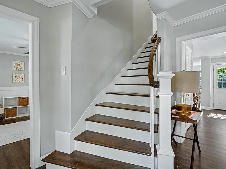 726 Thistlewood Dr — Photo 17