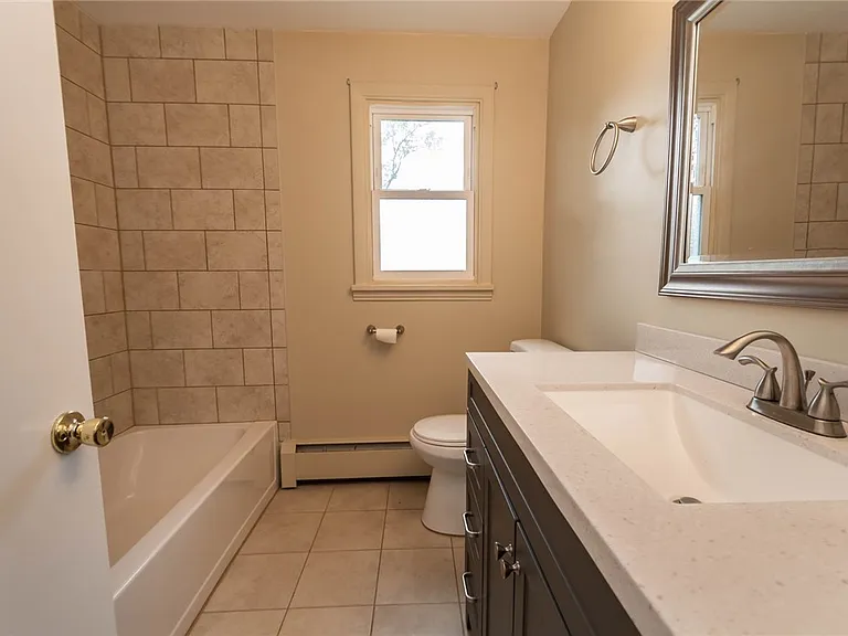 5 Adeane Dr W — Photo 17