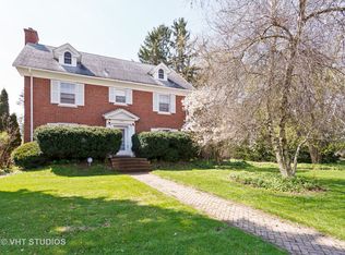 1402 W Downer Pl, Aurora, IL 60506