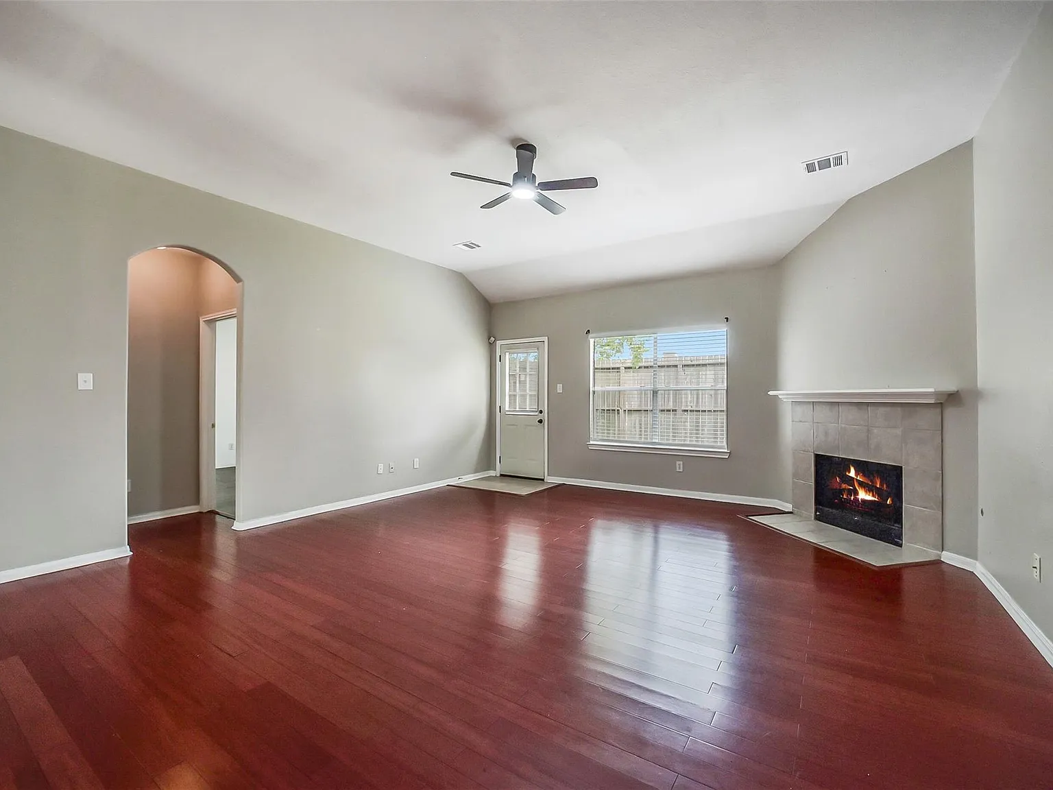 3 bed, 2.0 bath, 1534 sqft, $2,180 — Photo 4