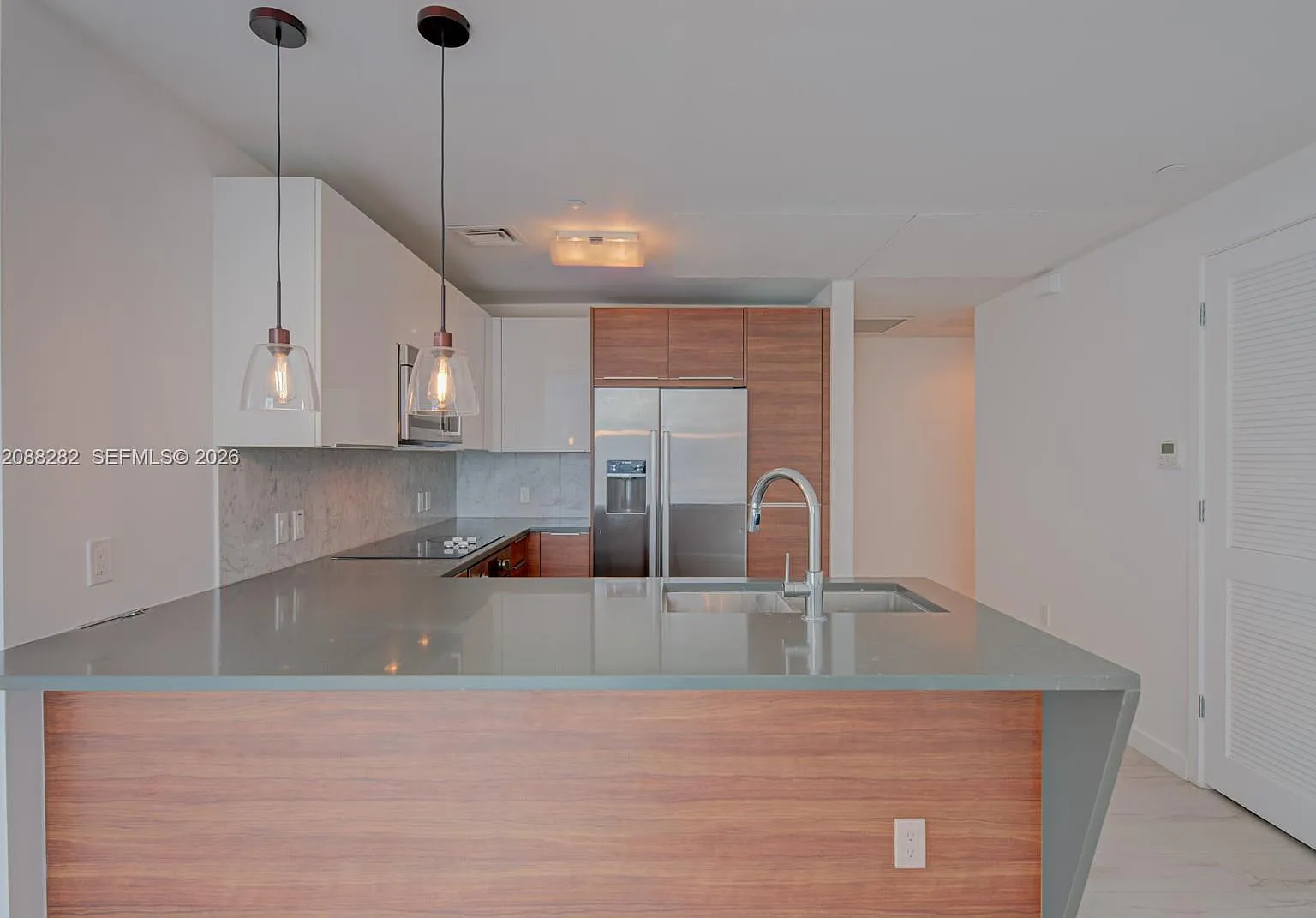 The Crimson Condo — Photo 3
