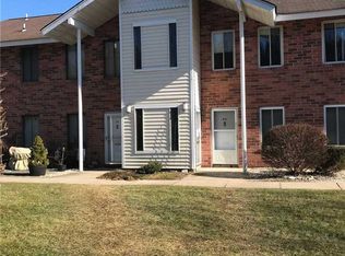 5 Pueblo Ct, Coram, NY 11727