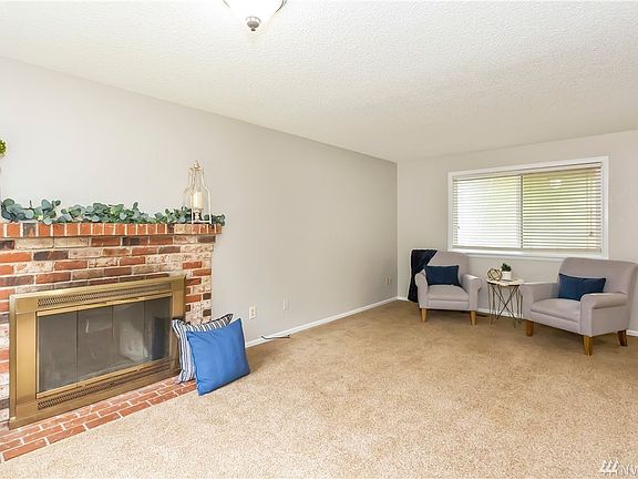 4th image of 883 NE Cimeron Ct