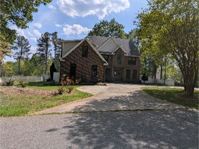 1st image of 484 Chisholm Trl