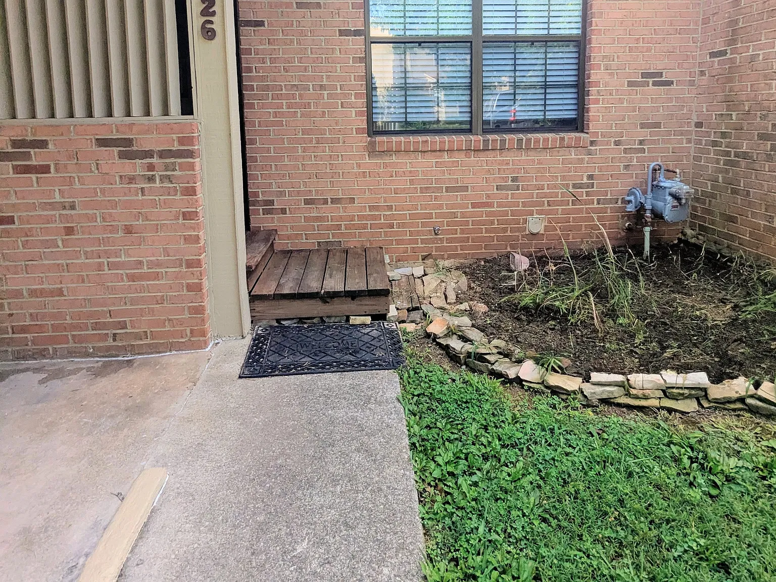 2 bed, 2.5 bath, 1396 sqft, $1,800 — Photo 2