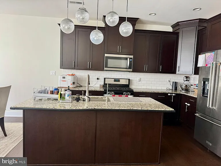 607 Mockernut Ct — Photo 3