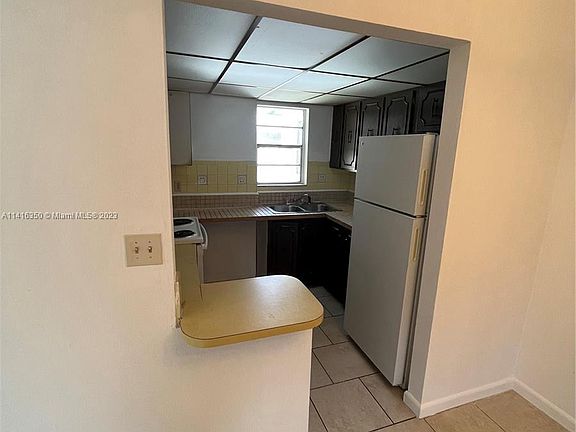 5th image of 3751 SW 60th Ave Unit 3