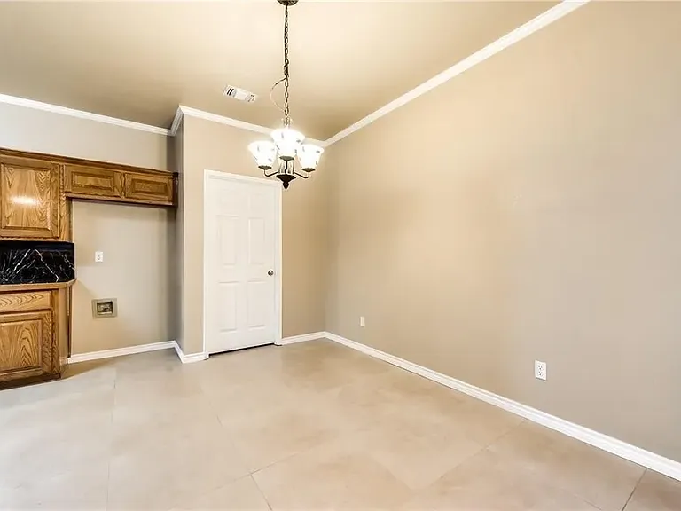 1504 Country Ln — Photo 11