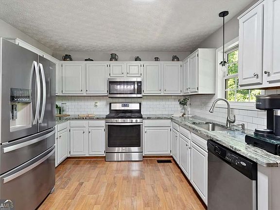 2nd image of 208 Timberline Dr