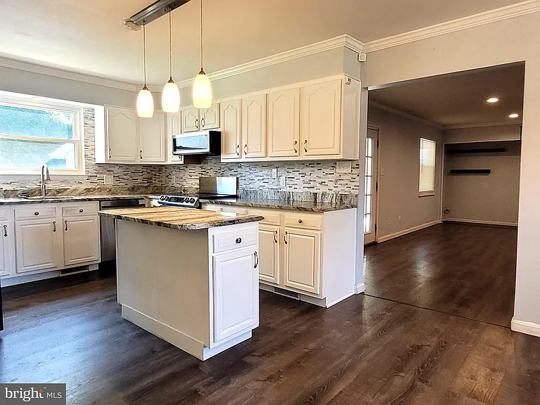 6 Tudor Ct — Photo 11