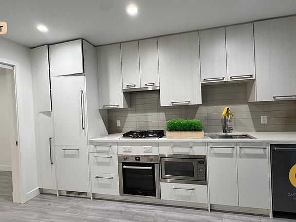 4th image of 2035 Glenaire Dr #123