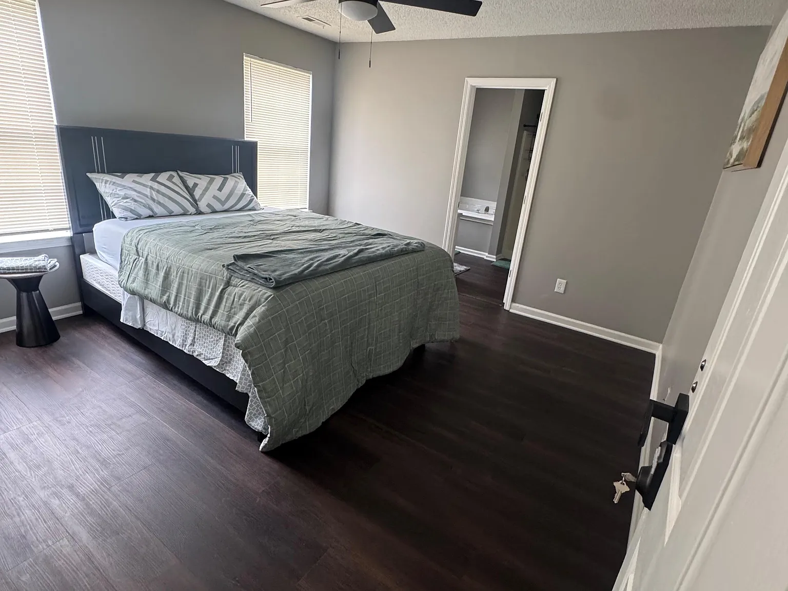 4 bed, 3.0 bath, 2052 sqft, $1,139 — Photo 1