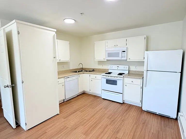 Cedar Creek Apartment Homes — Photo 7