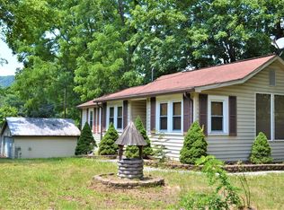 183 Railroad Ave, Pence Springs, WV 24962