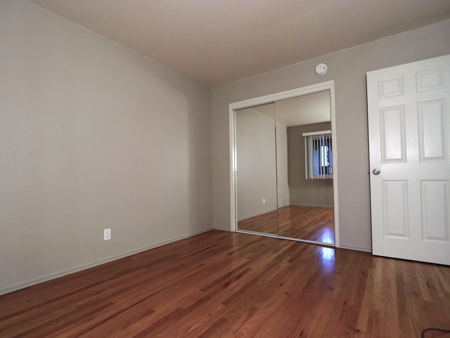 2 bed, 800 sqft, $4,095 — Photo 3