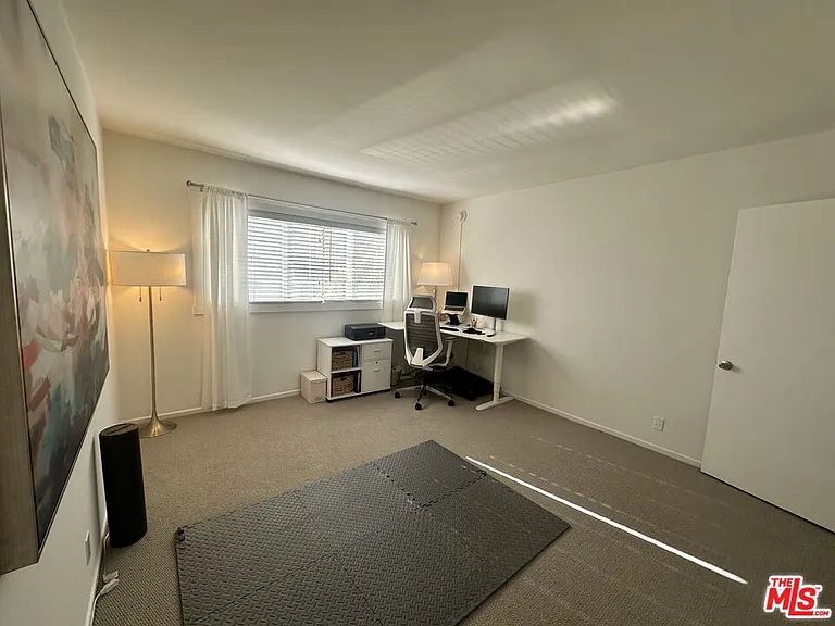 451 S Barrington Ave #202 — Photo 10