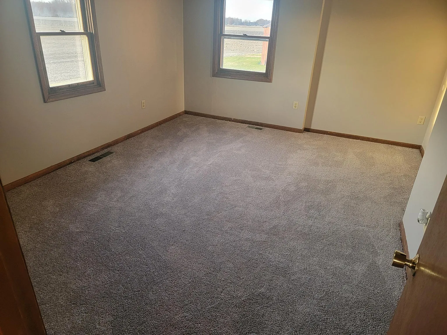 3 bed, 1280 sqft, $1,700 — Photo 2