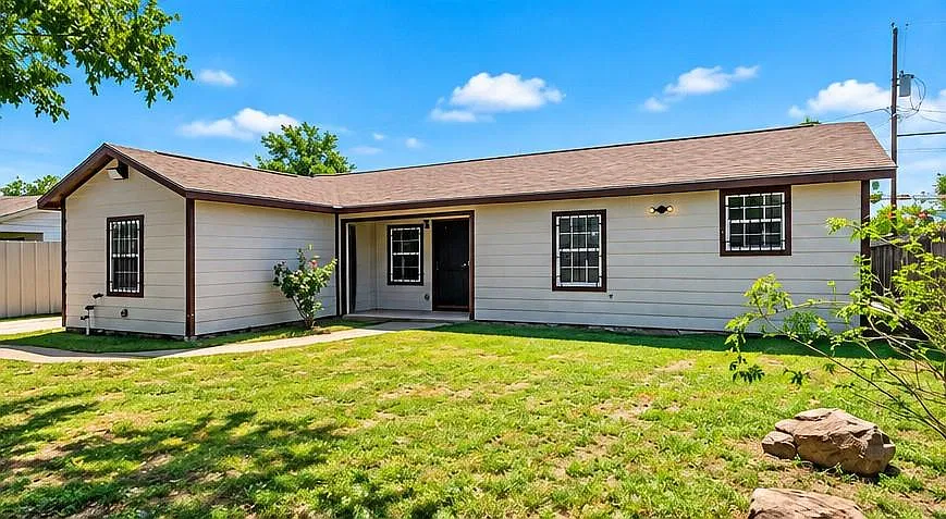 2 bed, 1.0 bath, 1106 sqft, $1,600 — Photo 1