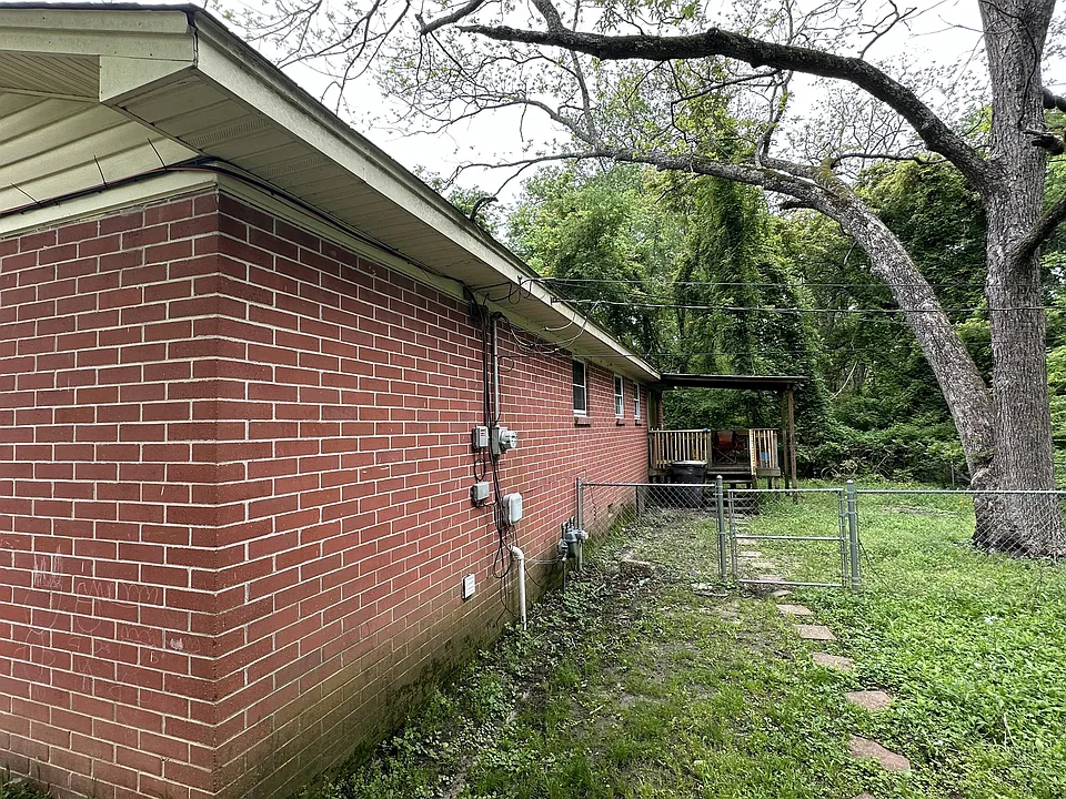 Building Photo 3