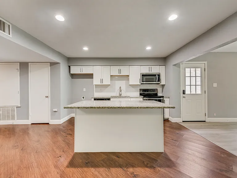 4924 Wagner Dr — Photo 11