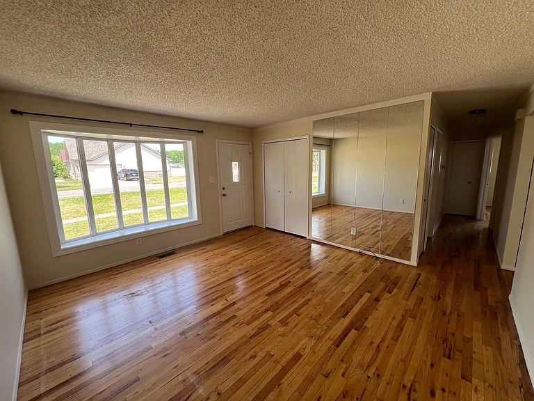 25563 Baker St — Photo 3