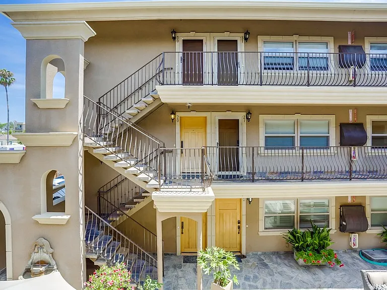 1049 Felspar St #20 — Photo 25