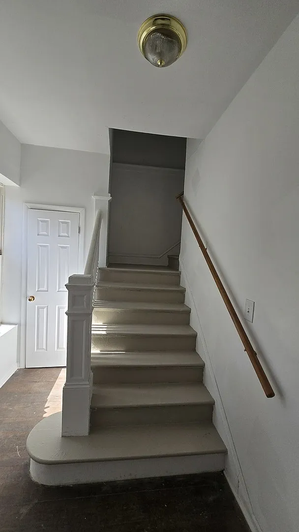 Building Photo - 63 Hickory St #2