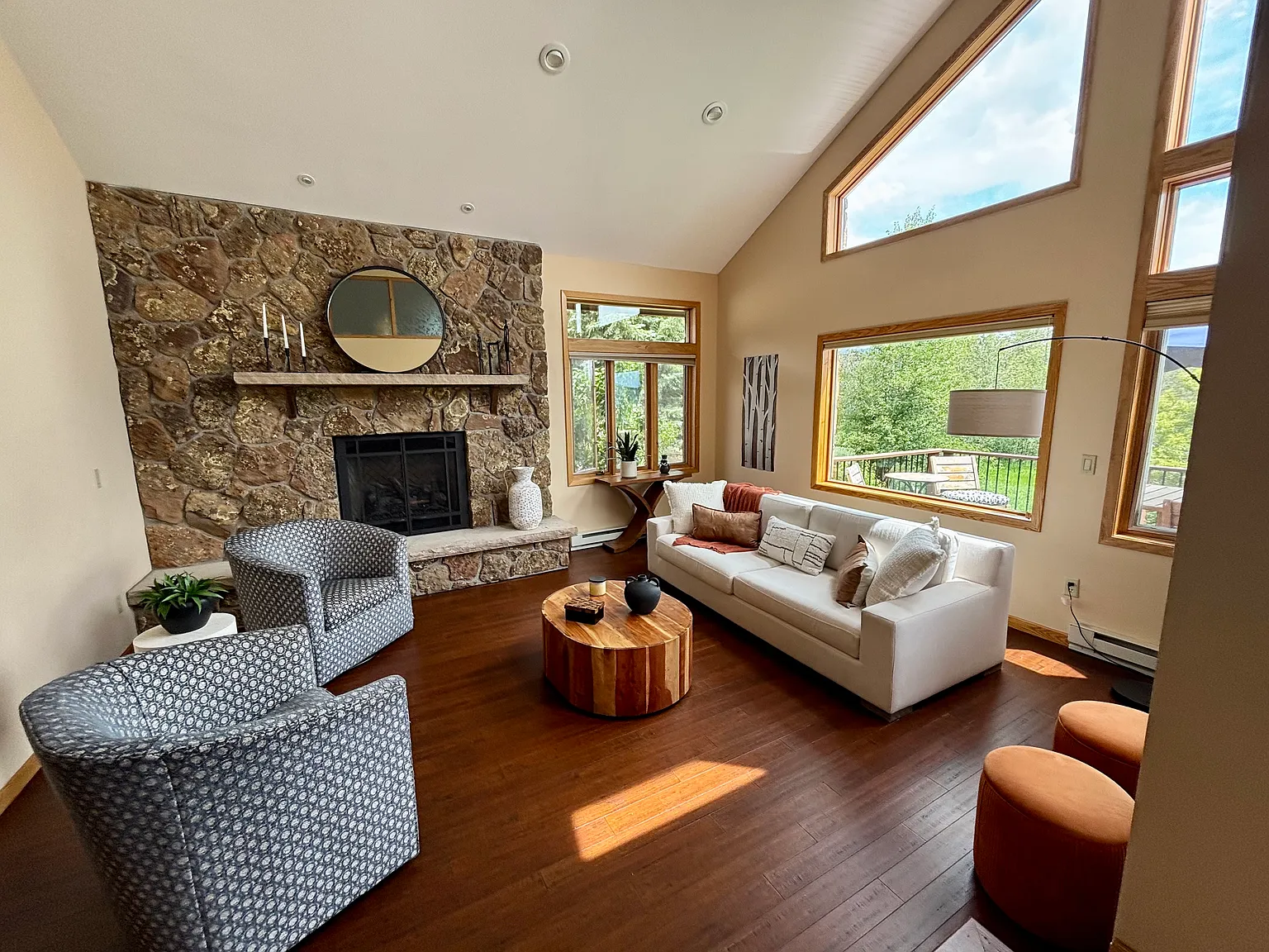5 bed, 4523 sqft, $12,500 — Photo 4