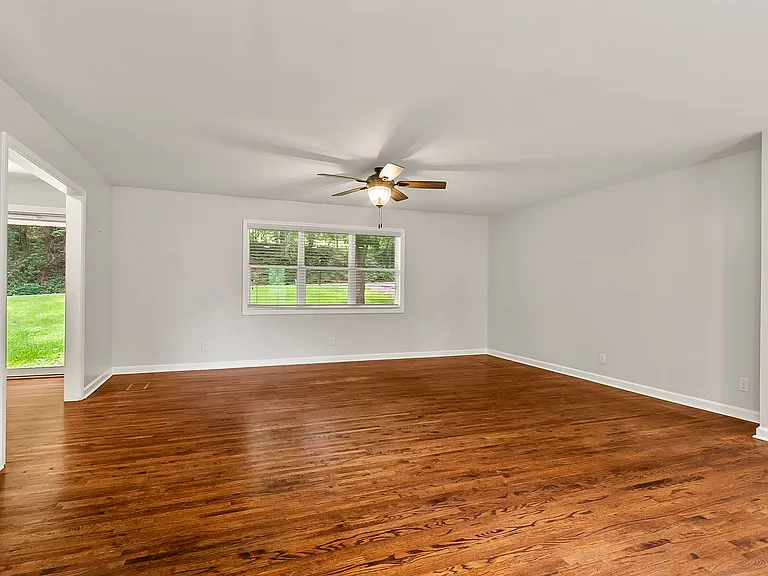 3 Hickory Ln — Photo 8