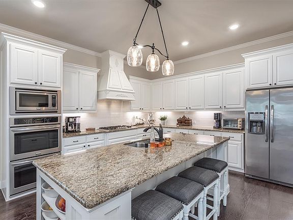 4th image of 1104 Bull Creek Dr