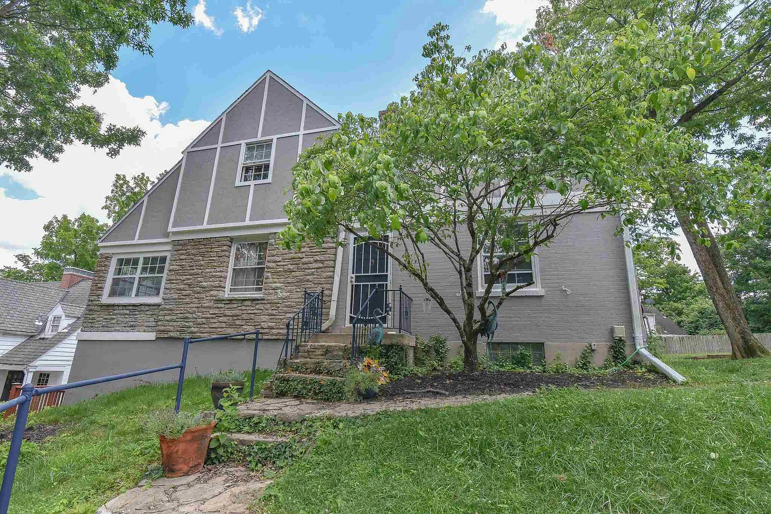 52 E Southgate Ave photo 1