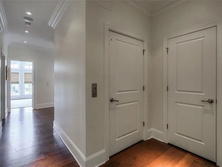 1317 Dover Cir NE — Photo 24