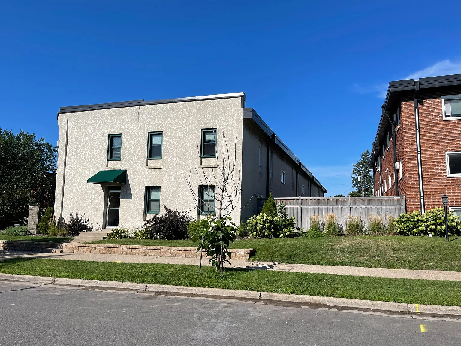 1 bed, 650 sqft, $1,100 — Photo 3