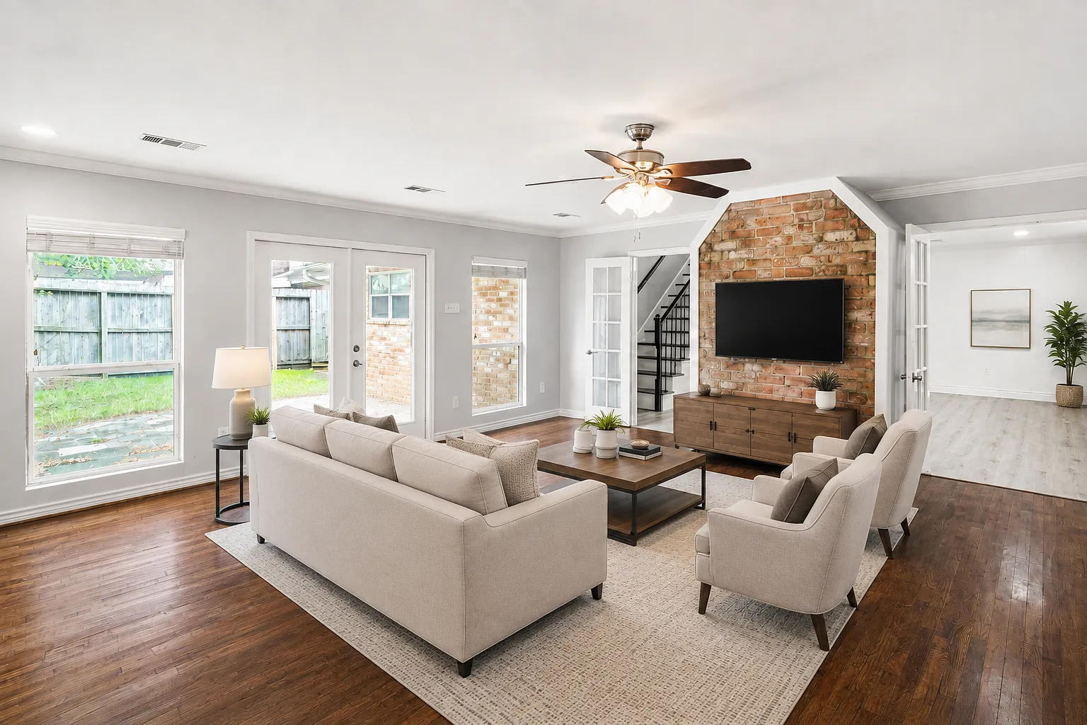 4 bed, 2.5 bath, 2800 sqft, $2,699 — Photo 2