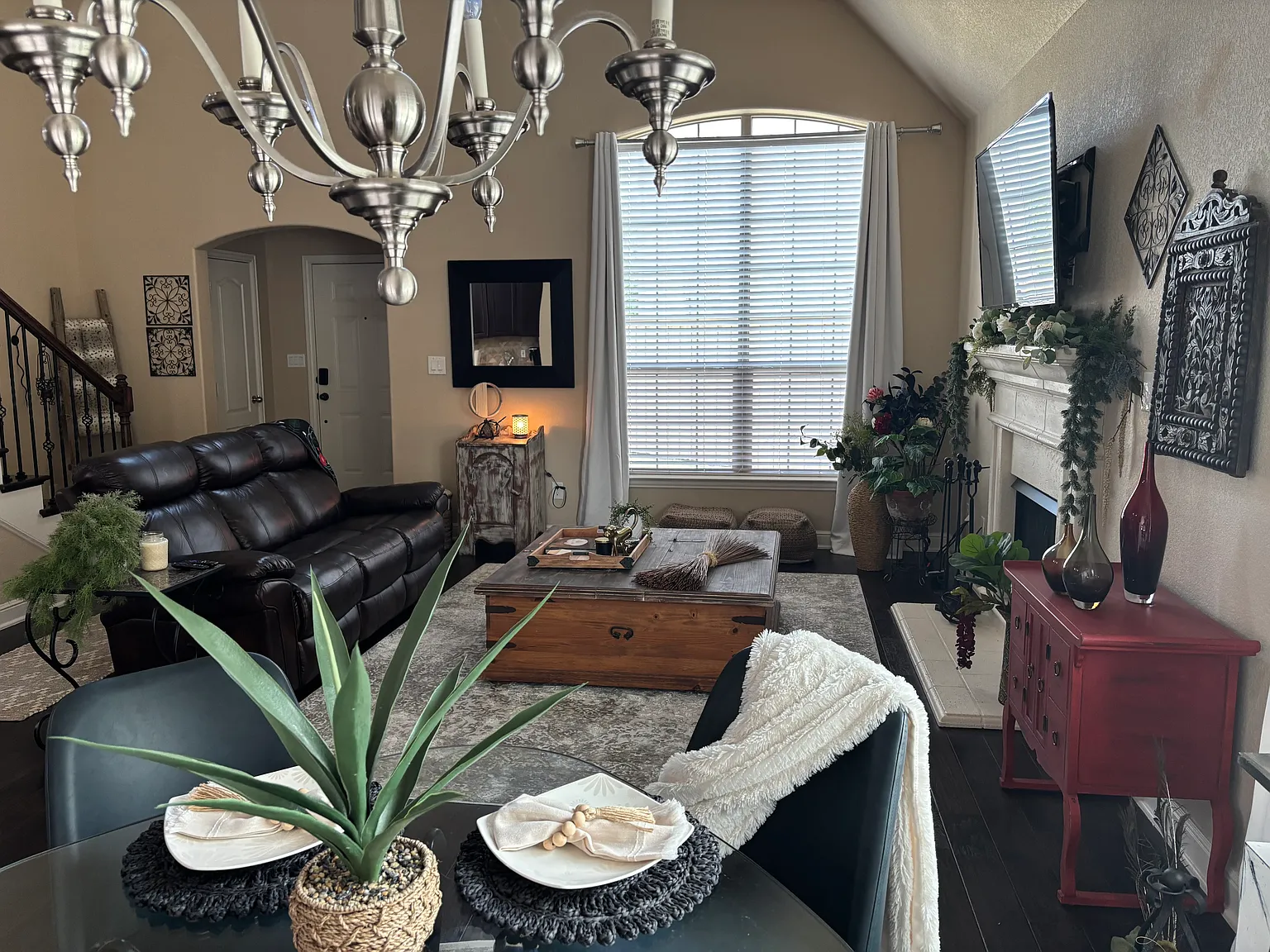 4 bed, 3.5 bath, 2497 sqft, $2,800 — Photo 1